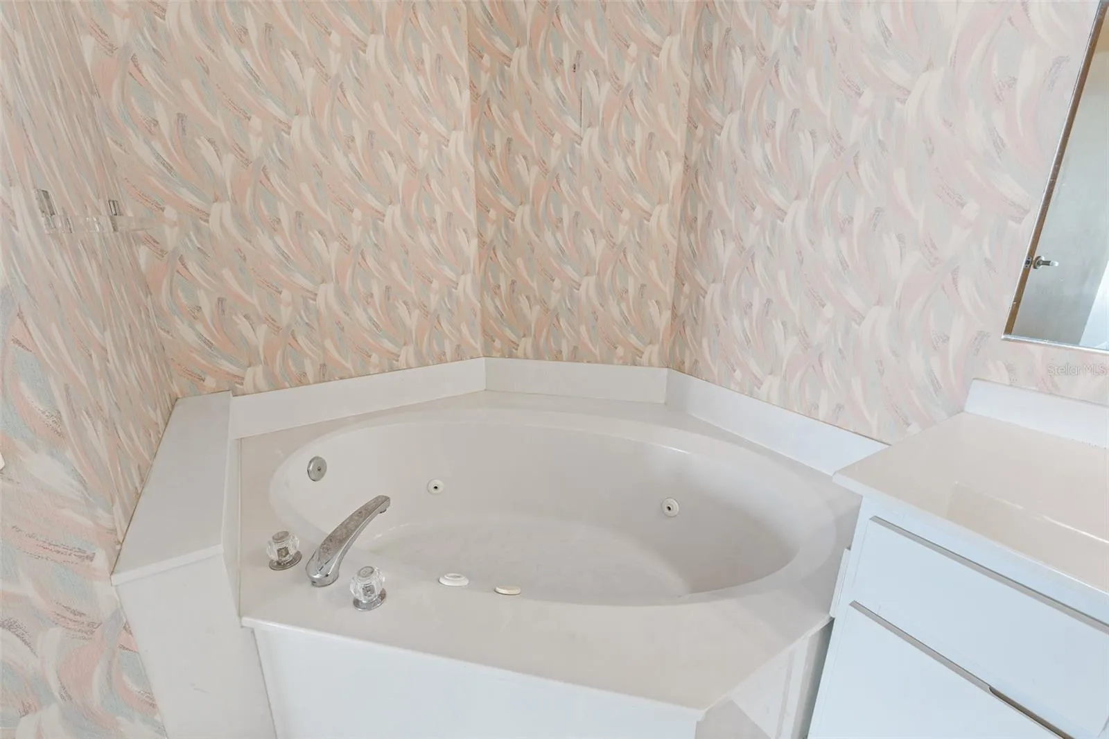 Jetted Soaking Tub