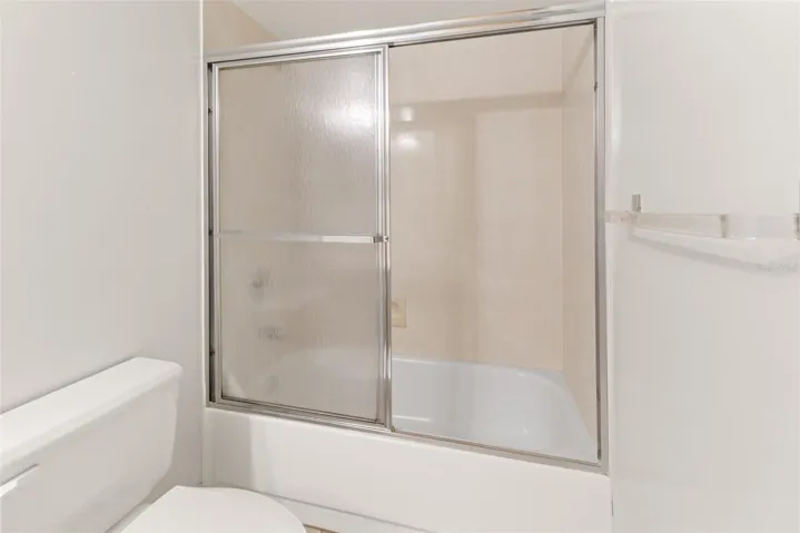 Tub with Shower