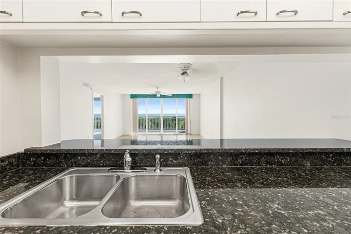 Breakfast Bar &amp; Ocean Views