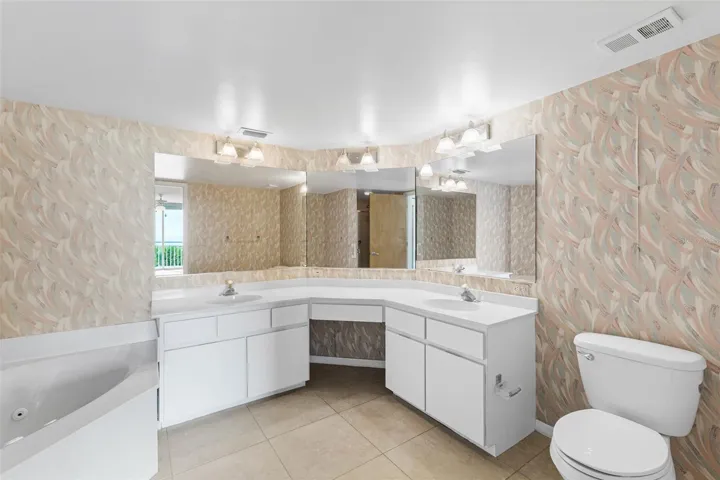 Primary En Suite with Dual Vanity