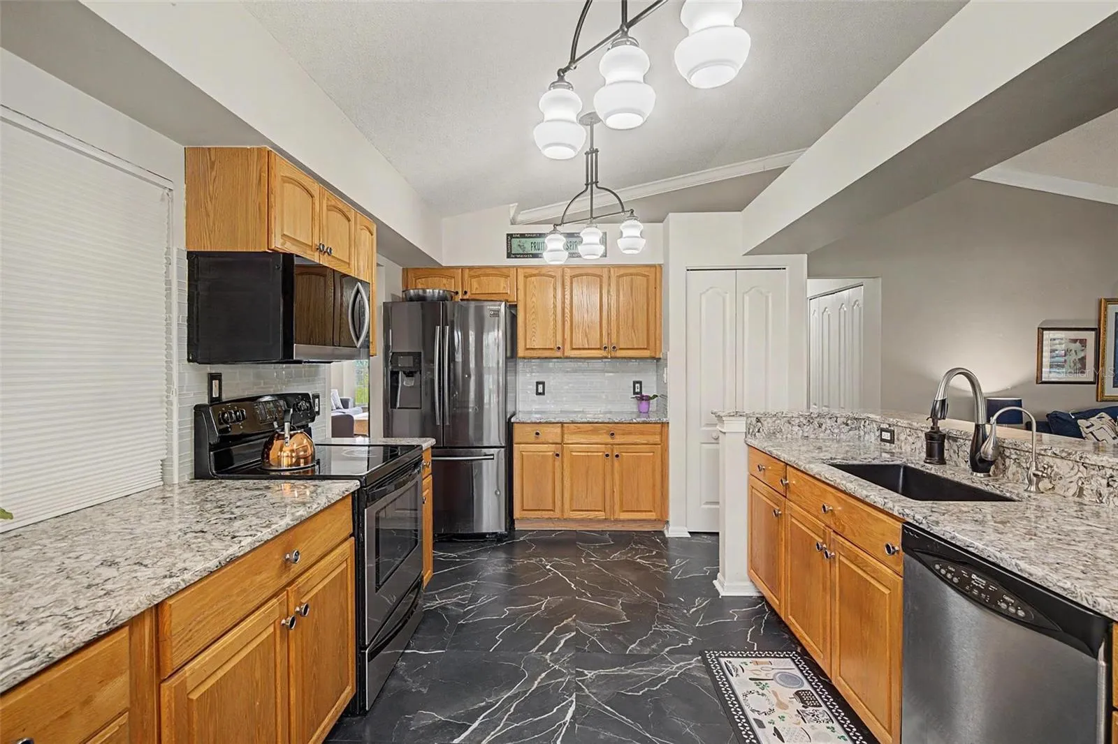 Great counter and cabinet space