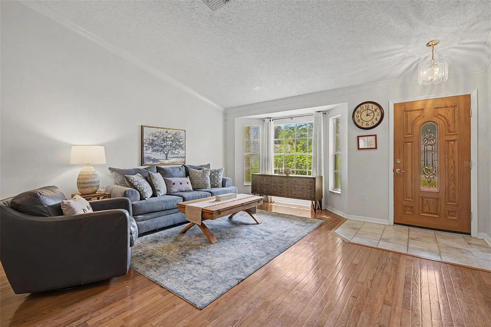 Welcoming first impression with bay window