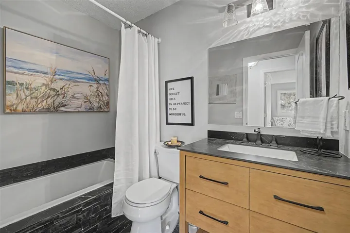 Full bathroom 2