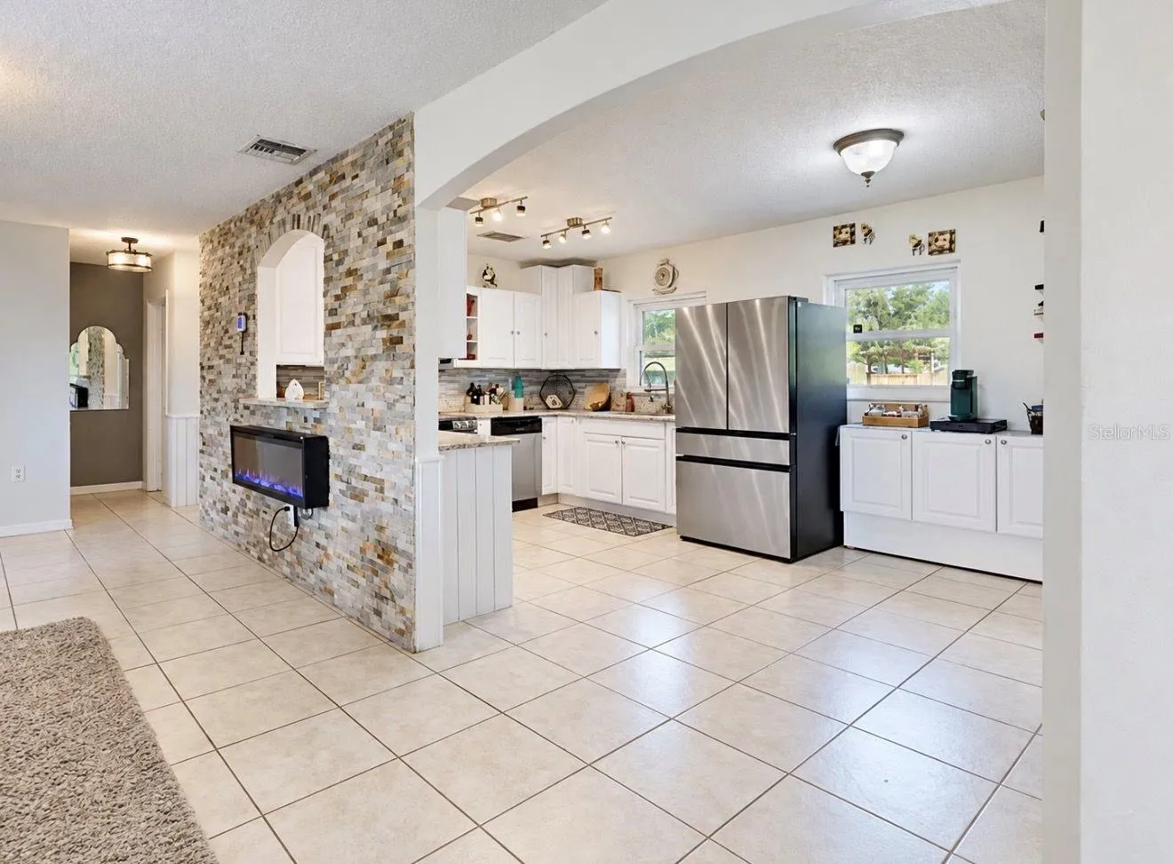 Kitchen-dining combo