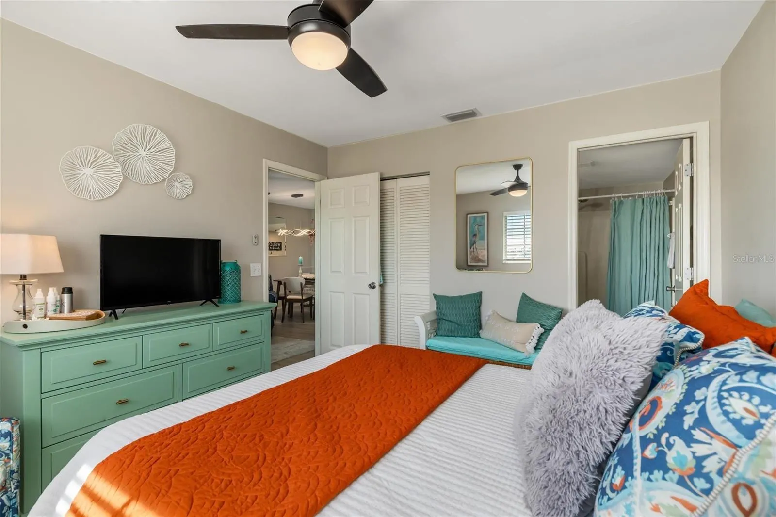 SPACIOUS PRIMARY WITH ENSUITE BATH