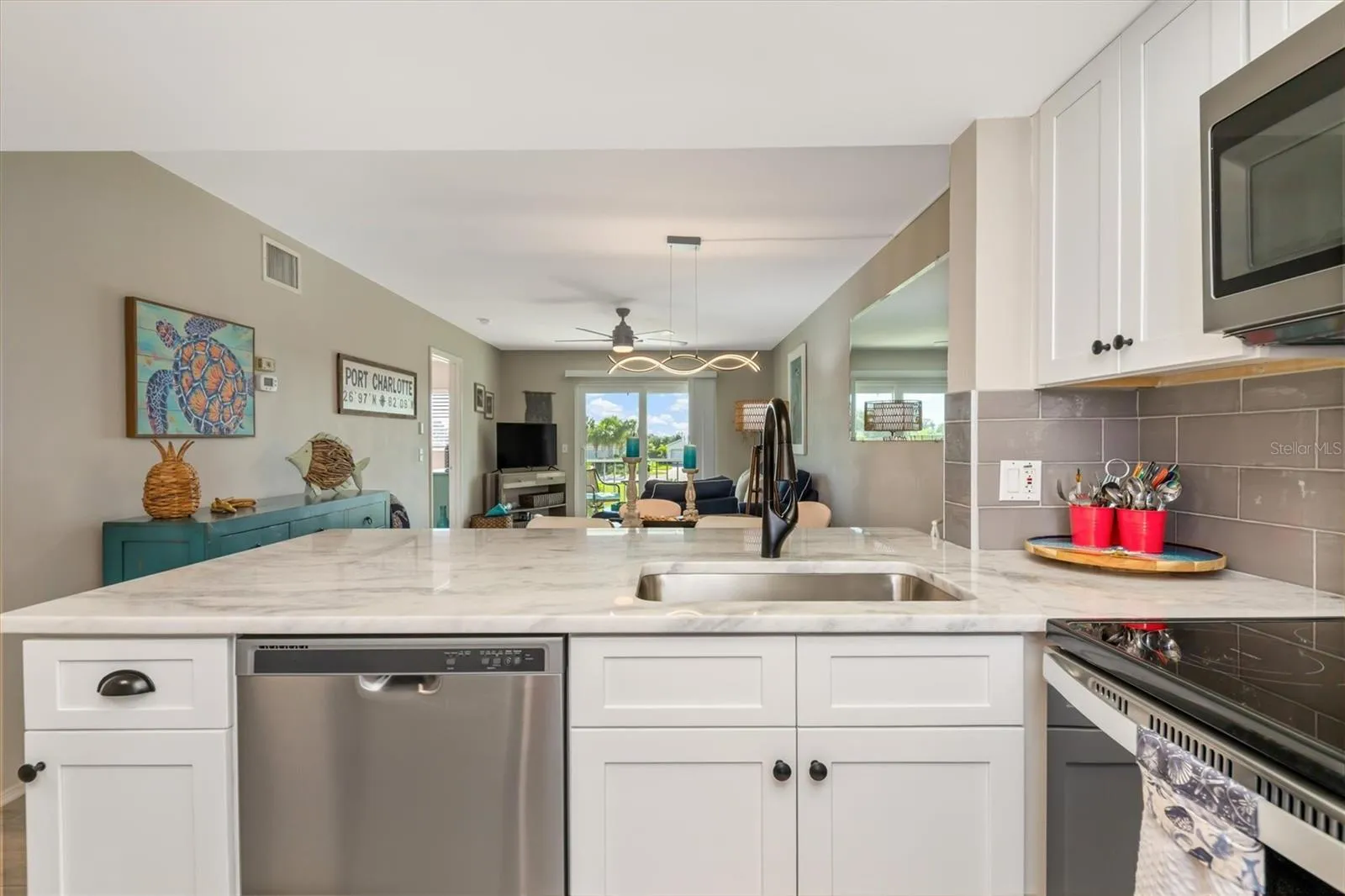 SOFT CLOSE SOLID WOOD CABINETS AND ON TREND HARDWARE
