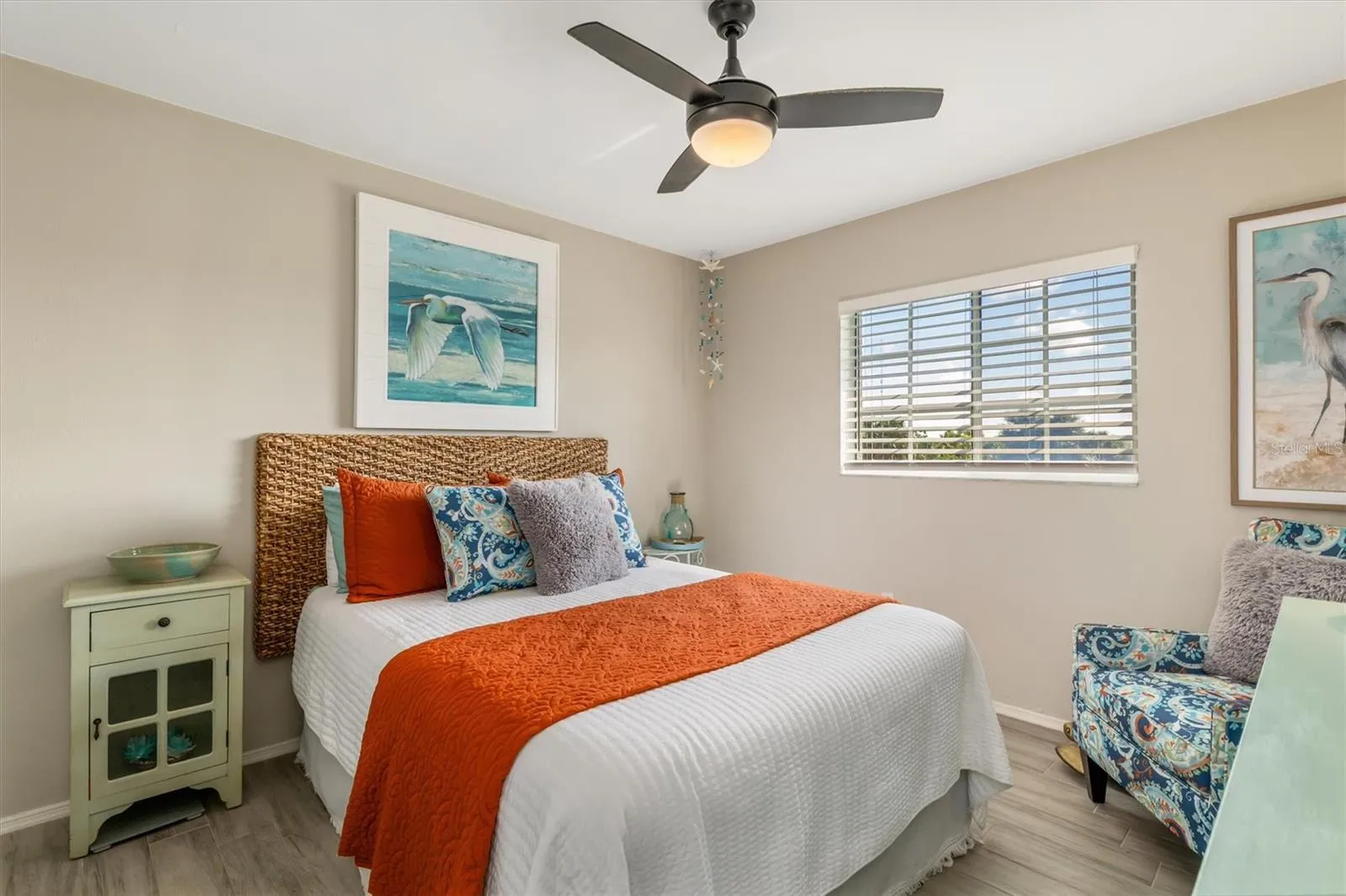 TRANQUIL PRIMARY BEDROOM WITH ENSUITE BATHROOM