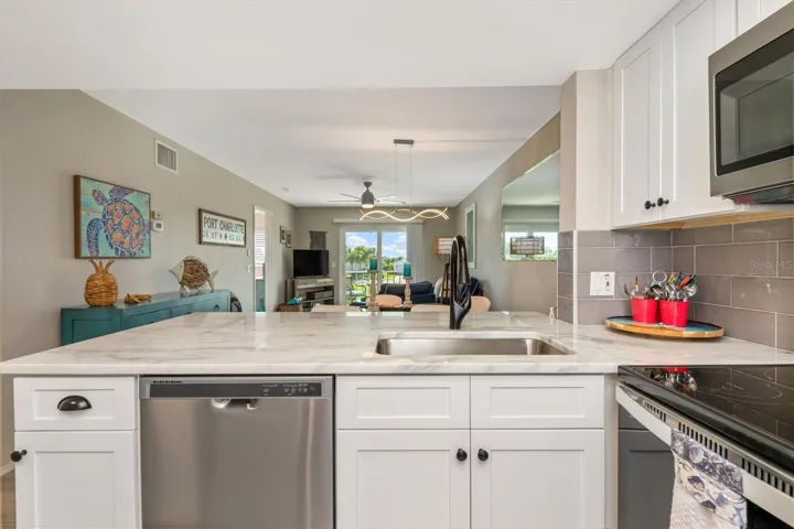 SOFT CLOSE SOLID WOOD CABINETS AND ON TREND HARDWARE