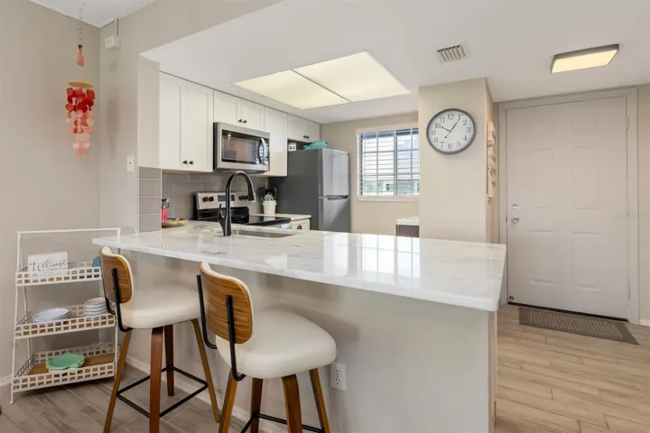 BREAKFAST BAR