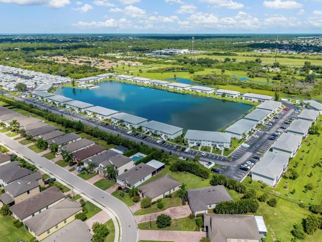LAKES EDGE