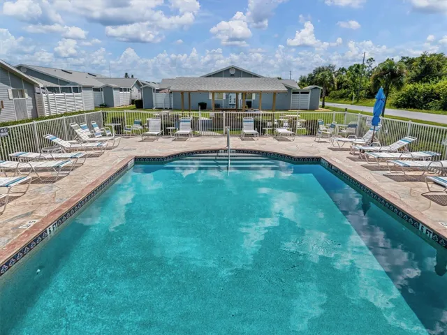 SHARED LOVELAND COURTYARDS POOL