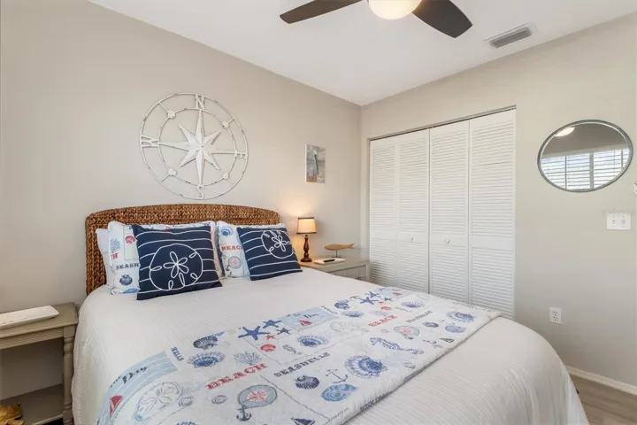 ACCOMODATES A QUEEN BED WITH LARGE CLOSET