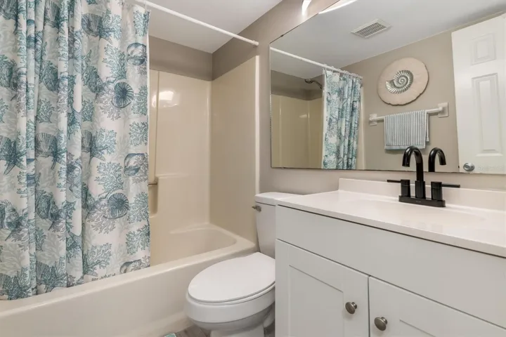 SECOND BATH WITH TUB SHOWER