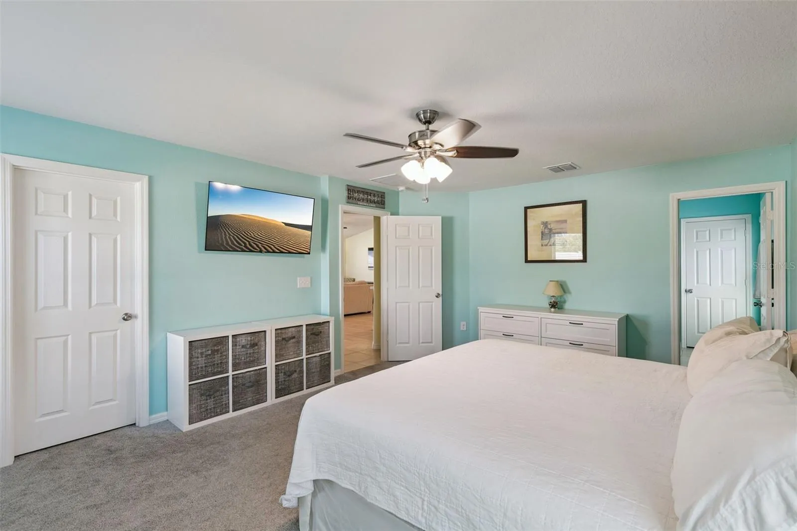 Primary Bedroom (02)