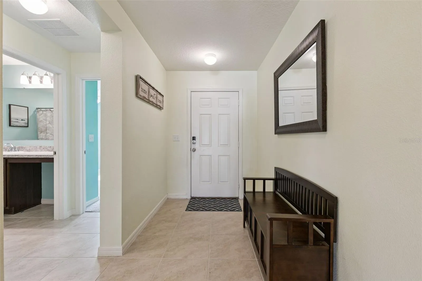 Foyer / Entry