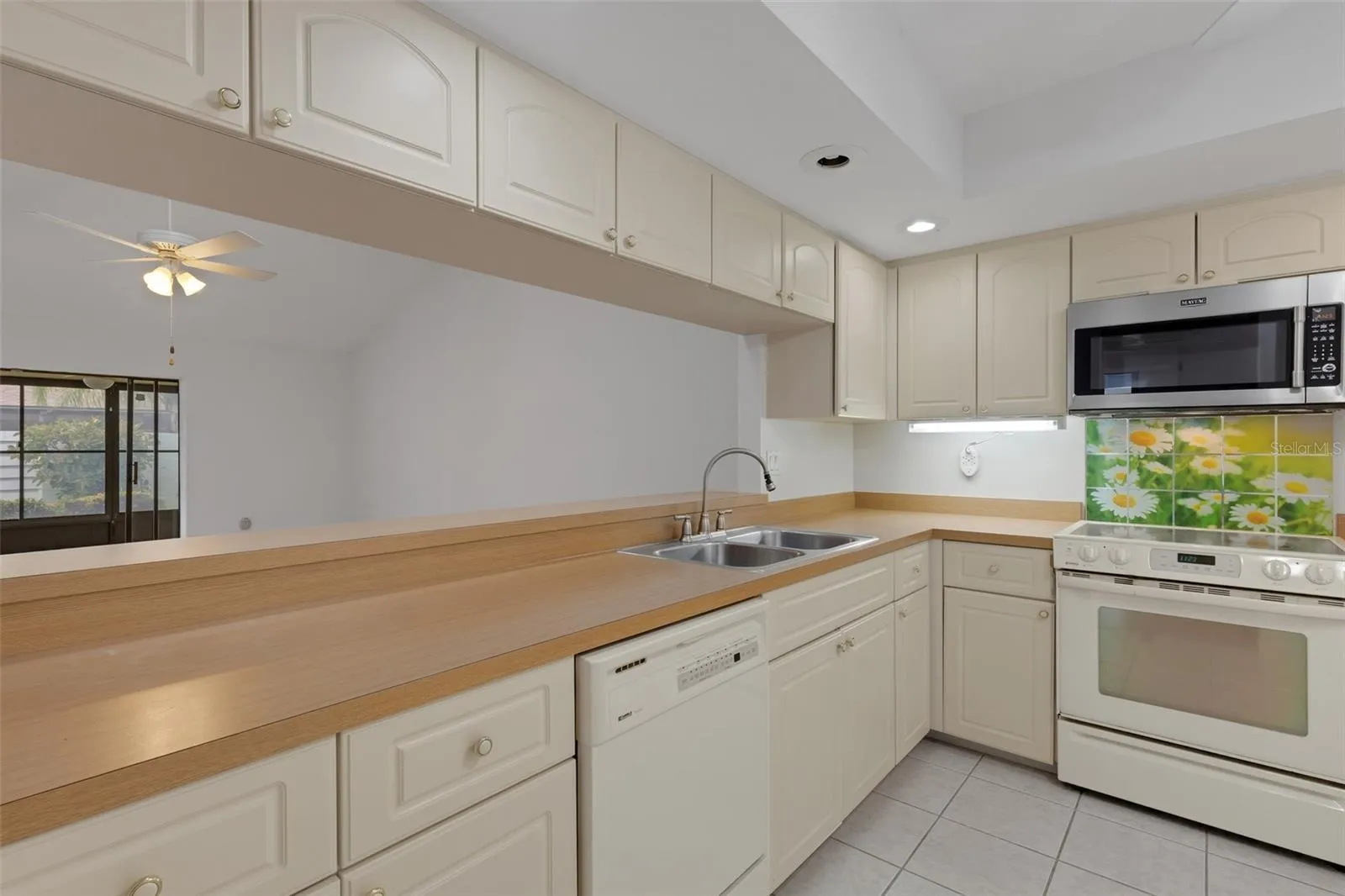 Spacious Kitchen - Pass-through to Family Room