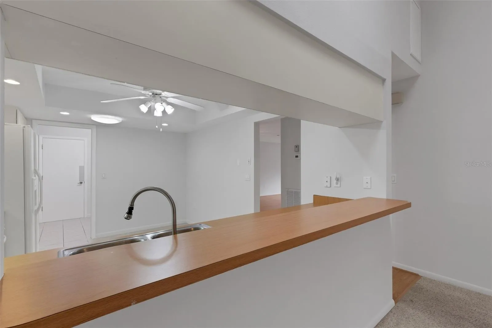 Pass-through from Kitchen to Family Room