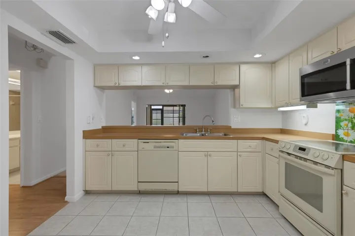 Spacious Kitchen - Pass-through to Family Room