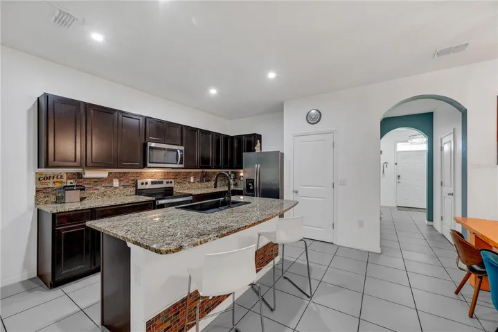 The spacious kitchen island is ideal for meal prep and entertaining, with a thoughtfully designed work triangle that makes cooking and cleanup easy and efficient.