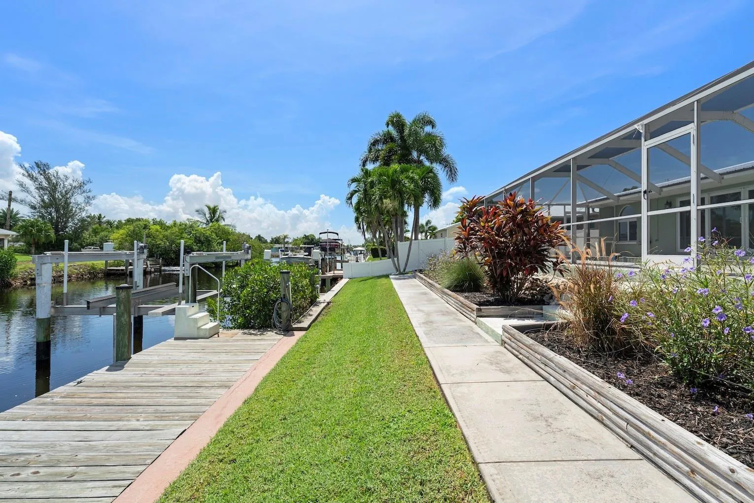Dock / back of the home.