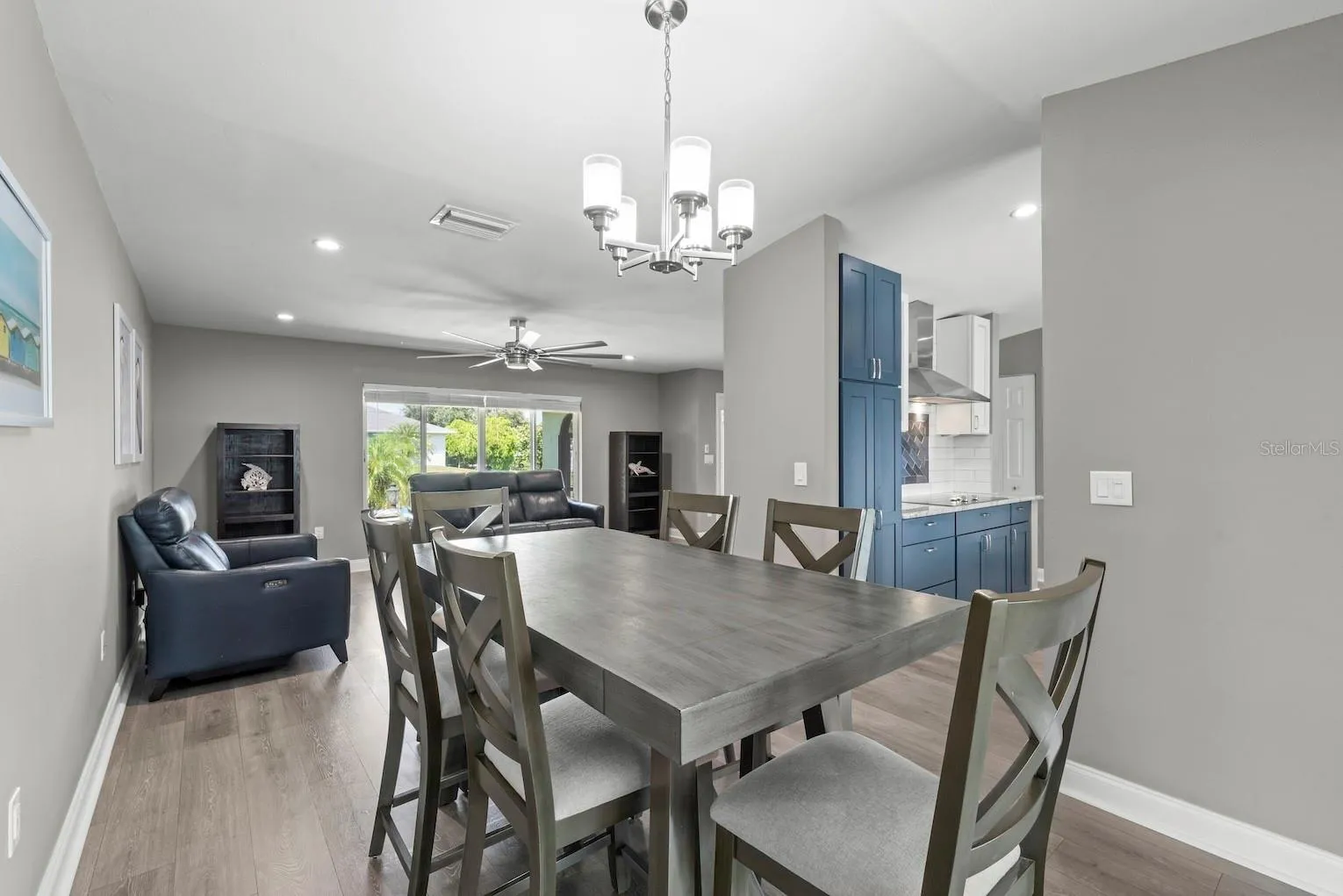 Dining area off of the kitchen.