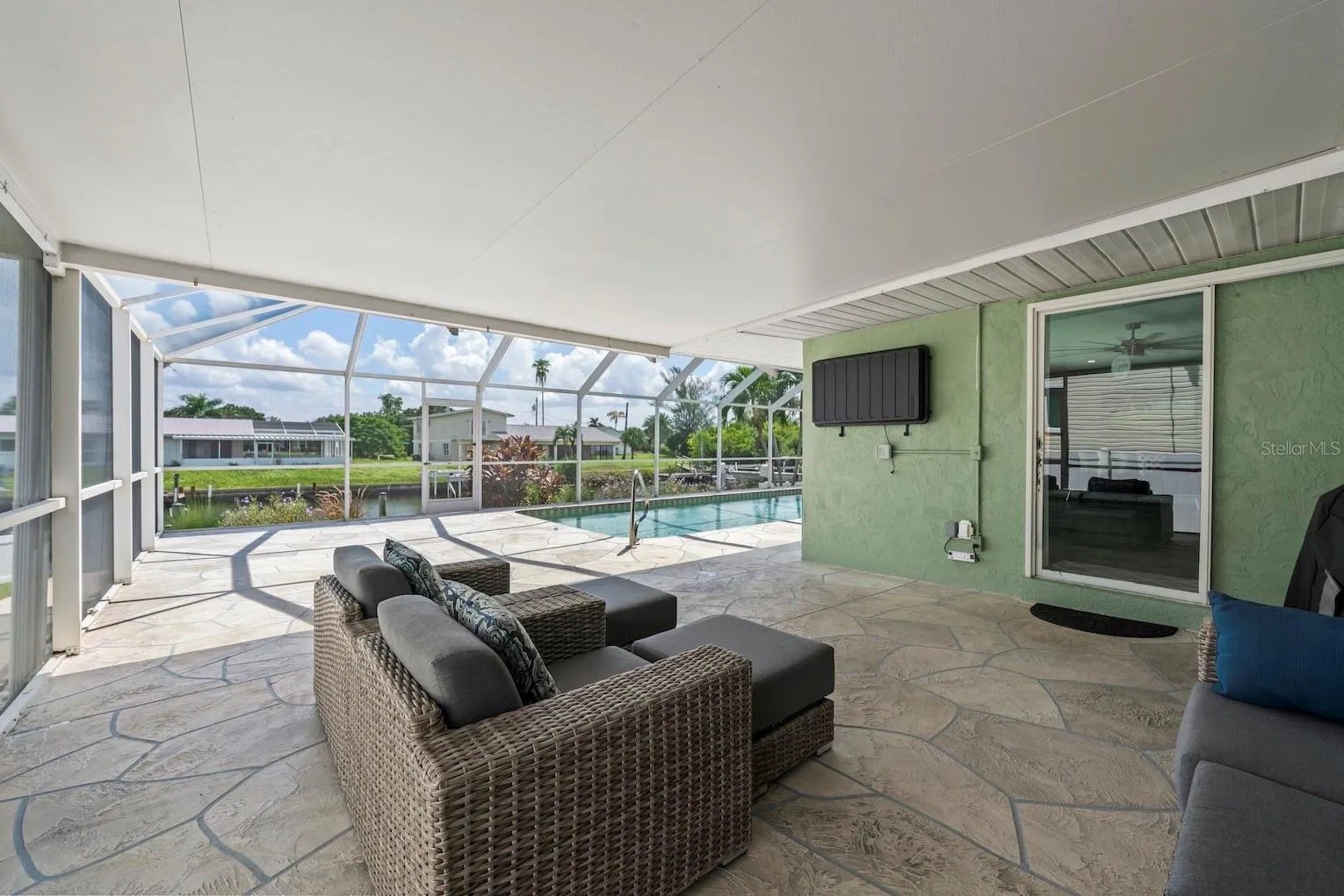 Large covered lanai space cont.