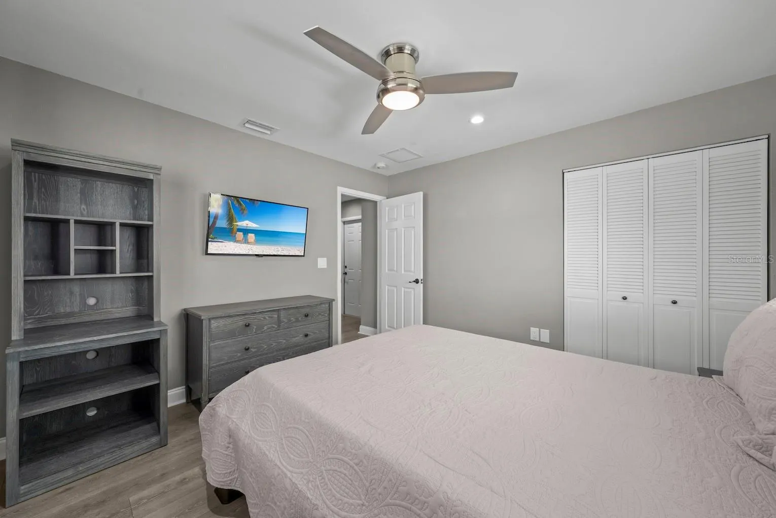 Guest bedroom 1 cont.