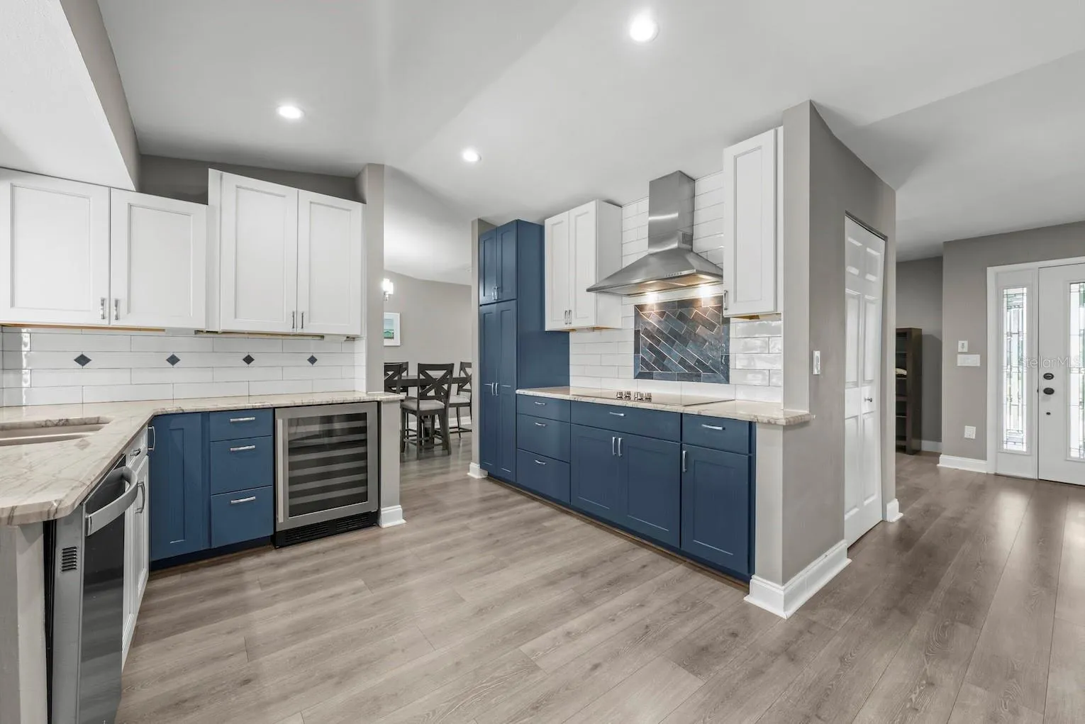 Kitchen cont. with plenty of cabinet space.