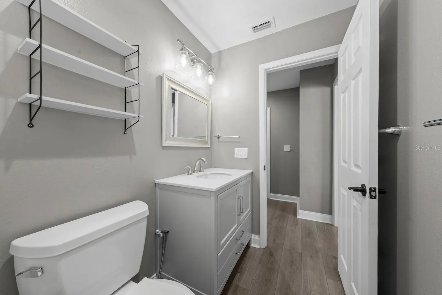 Guest bathroom cont.