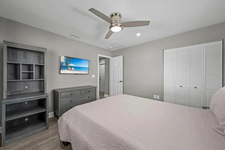 Guest bedroom 1 cont.