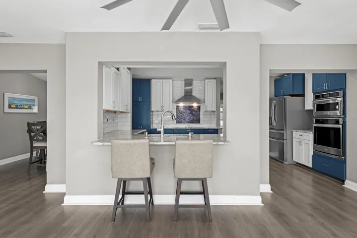 Fully updated kitchen - perfect for gathering !