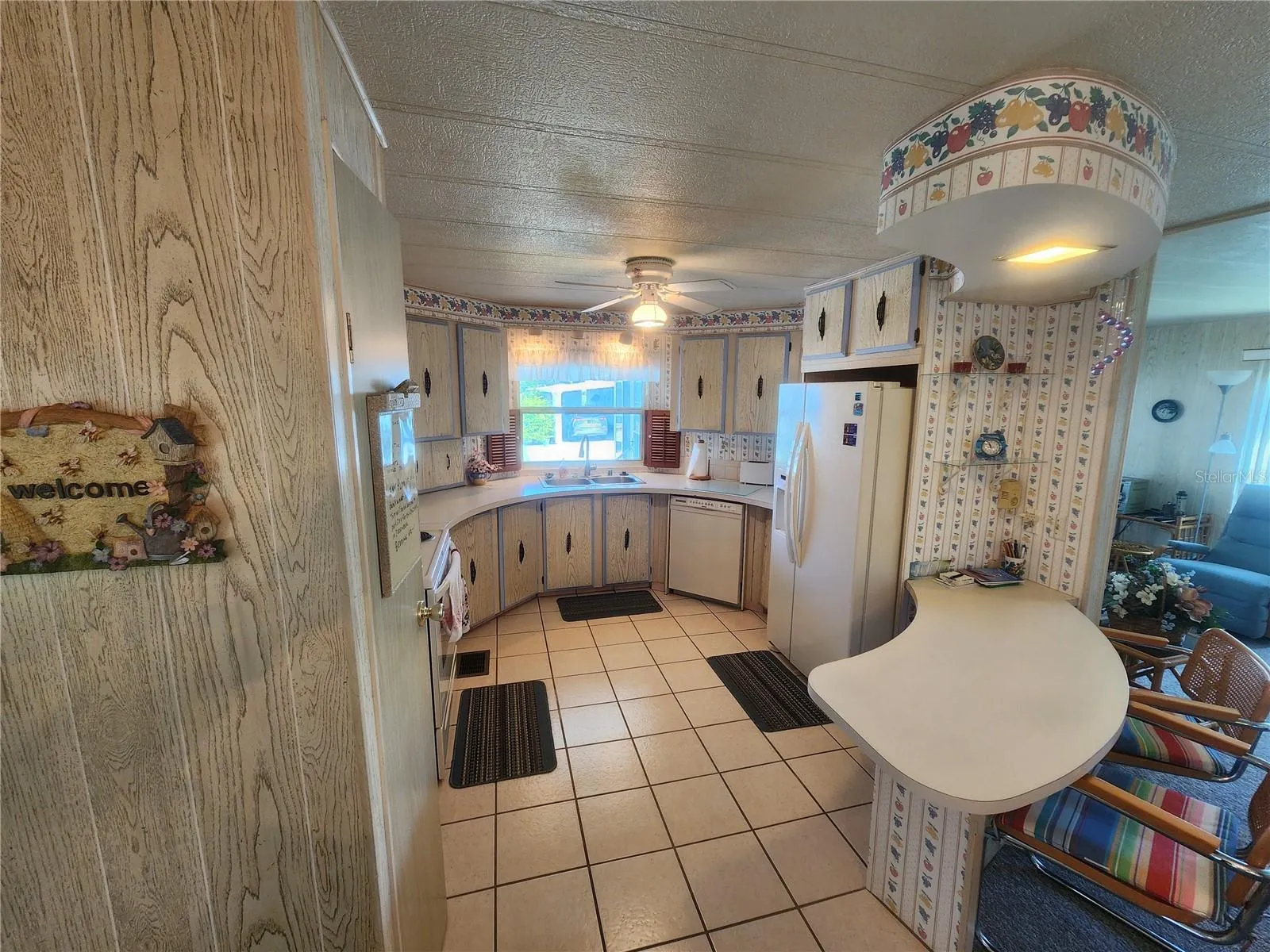 Open Kitchen lots of storage