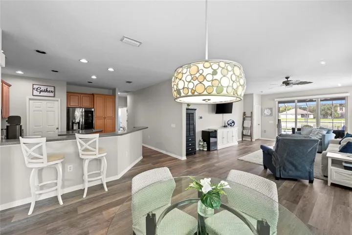 Kitchen with Breakfast Bar