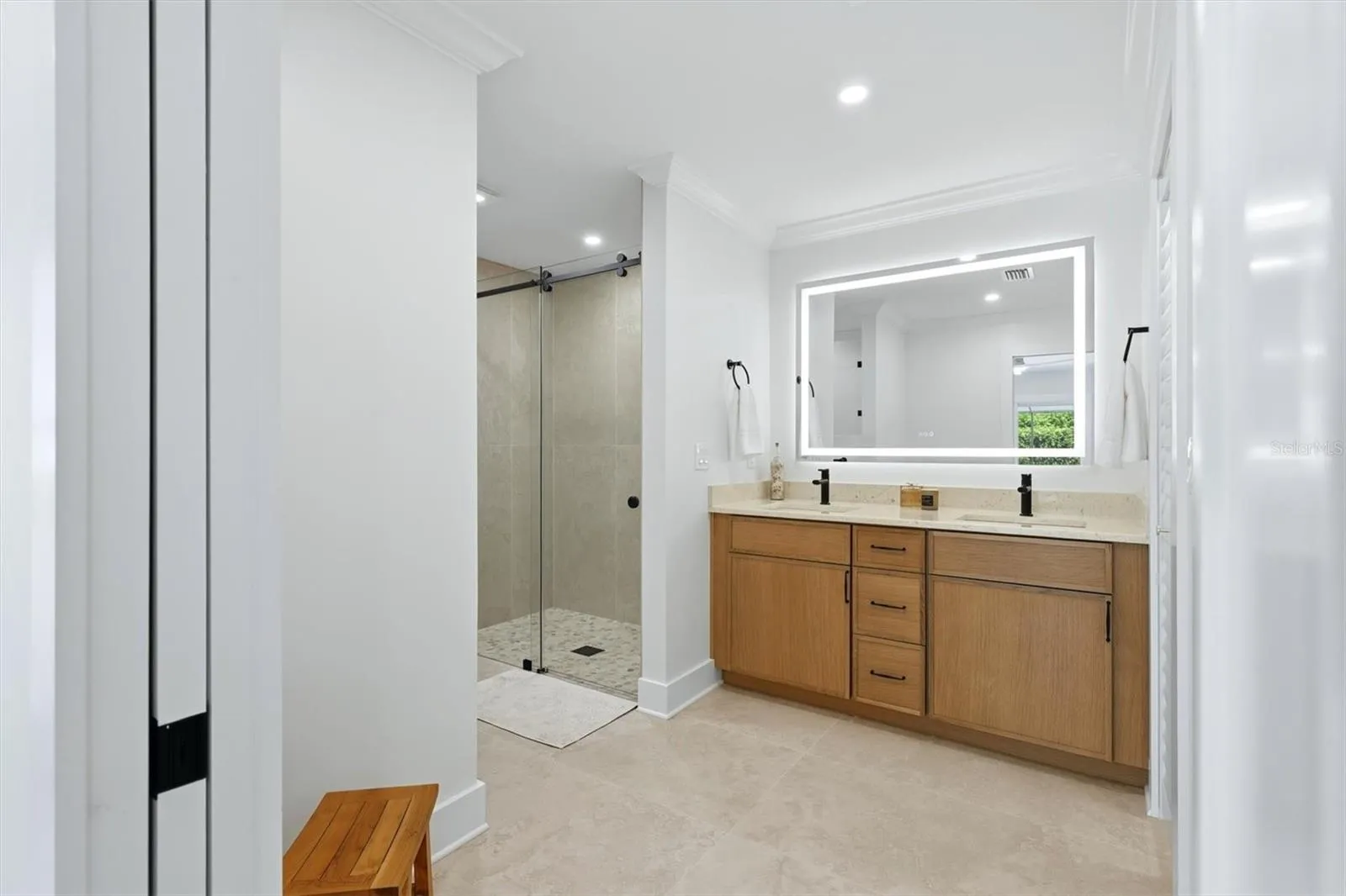 Luxurious Primary Bathroom