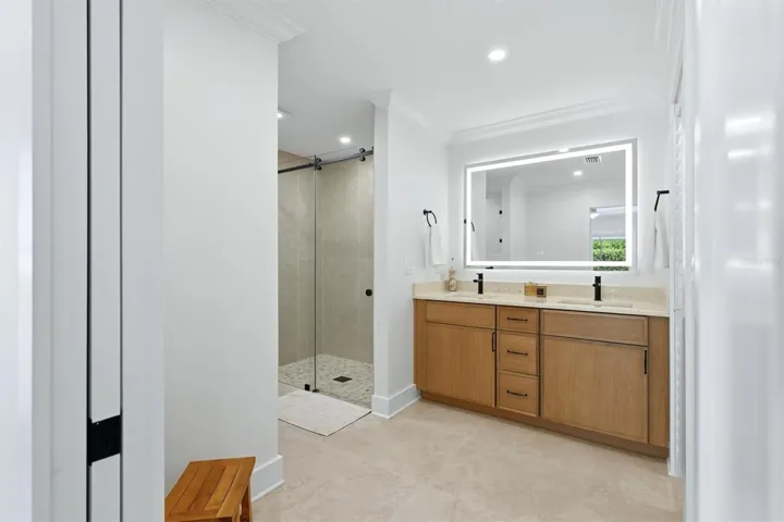 Luxurious Primary Bathroom