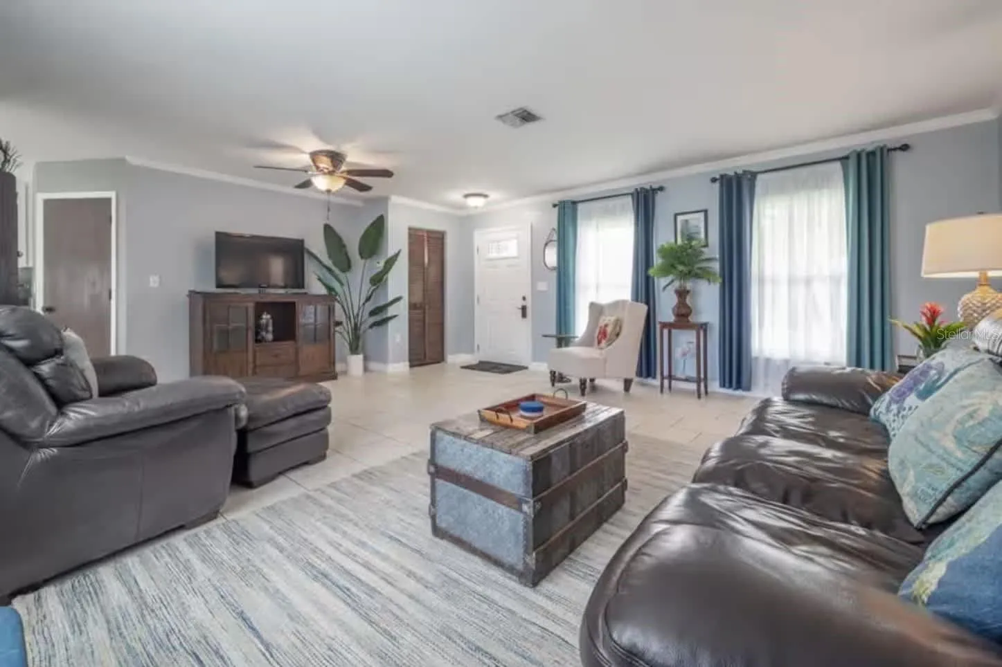 Spacious front Living Room