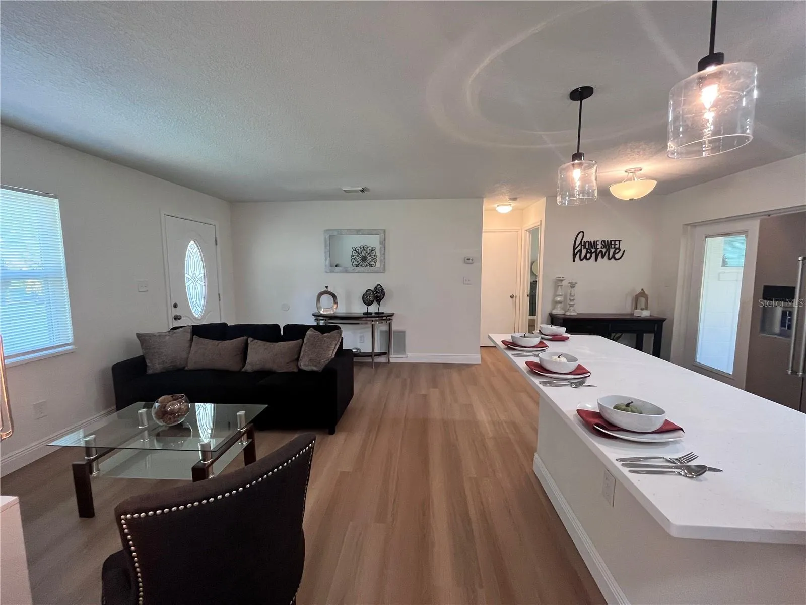 Open Livingroom/Kitchen