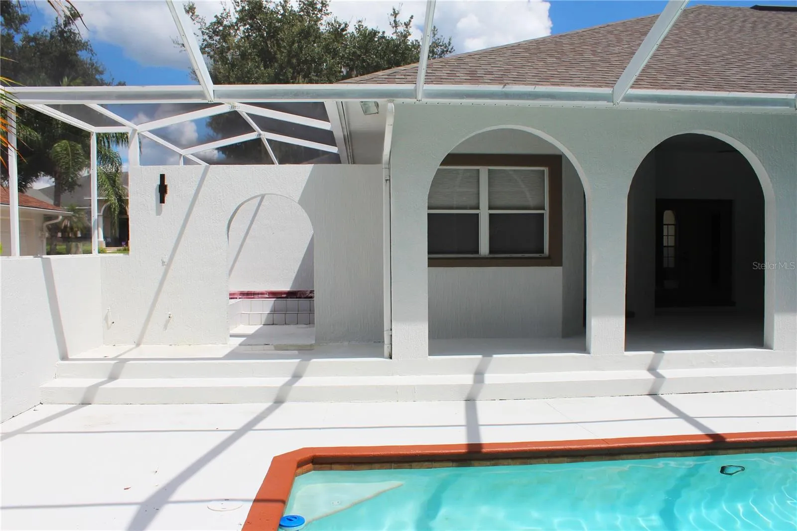 Pool deck &amp; hot tub