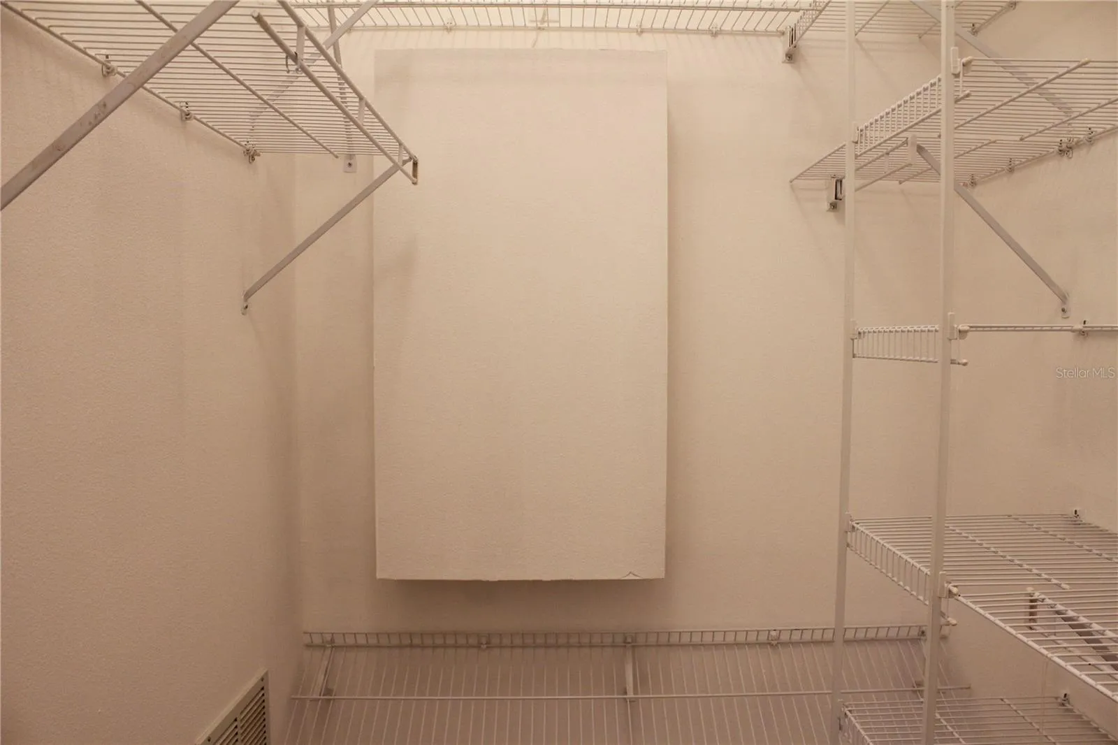 Master closet 1