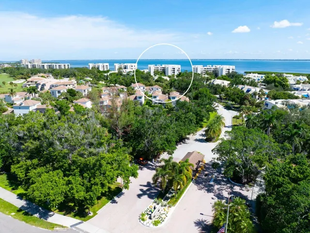 Southern Bay Isles entrance