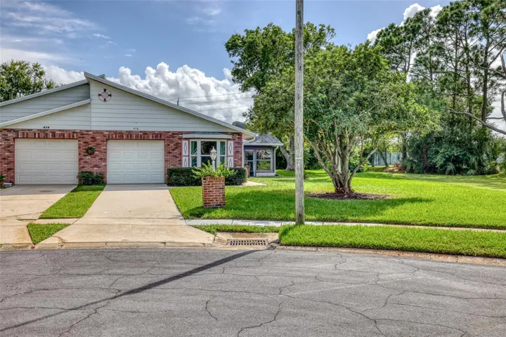 416 Village Ct (R)
