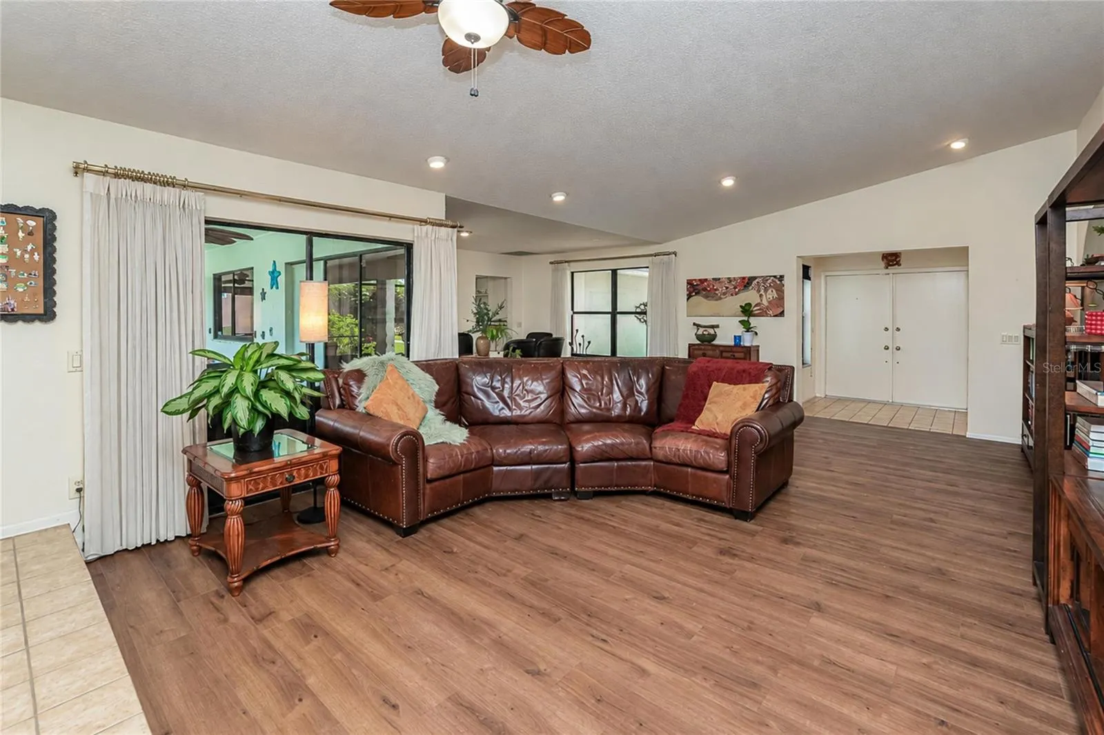 FAMILY ROOM/LIVING ROOM