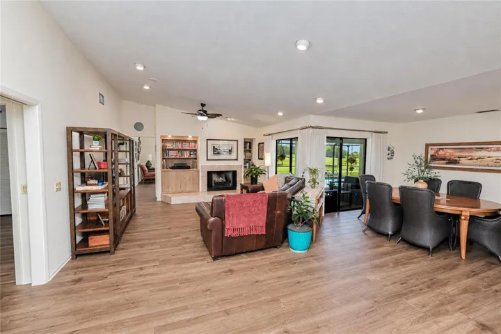 FAMILY ROOM/LIVING ROOM