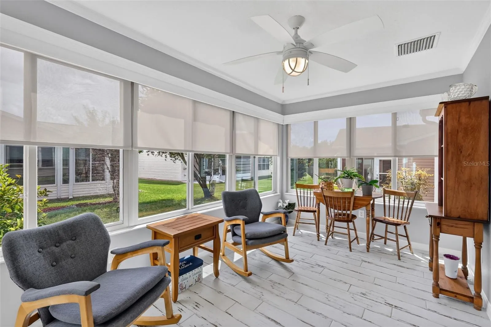 Spacious Under-Air Florida Room