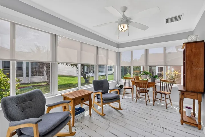 Spacious Under-Air Florida Room