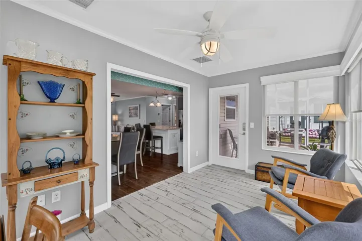 Spacious Under-Air Florida Room
