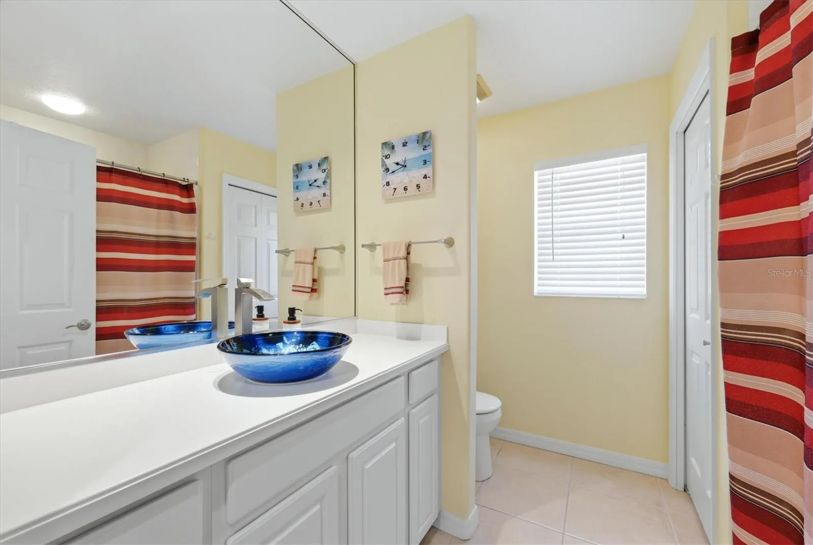 Full bath for bedrooms 2 and 3