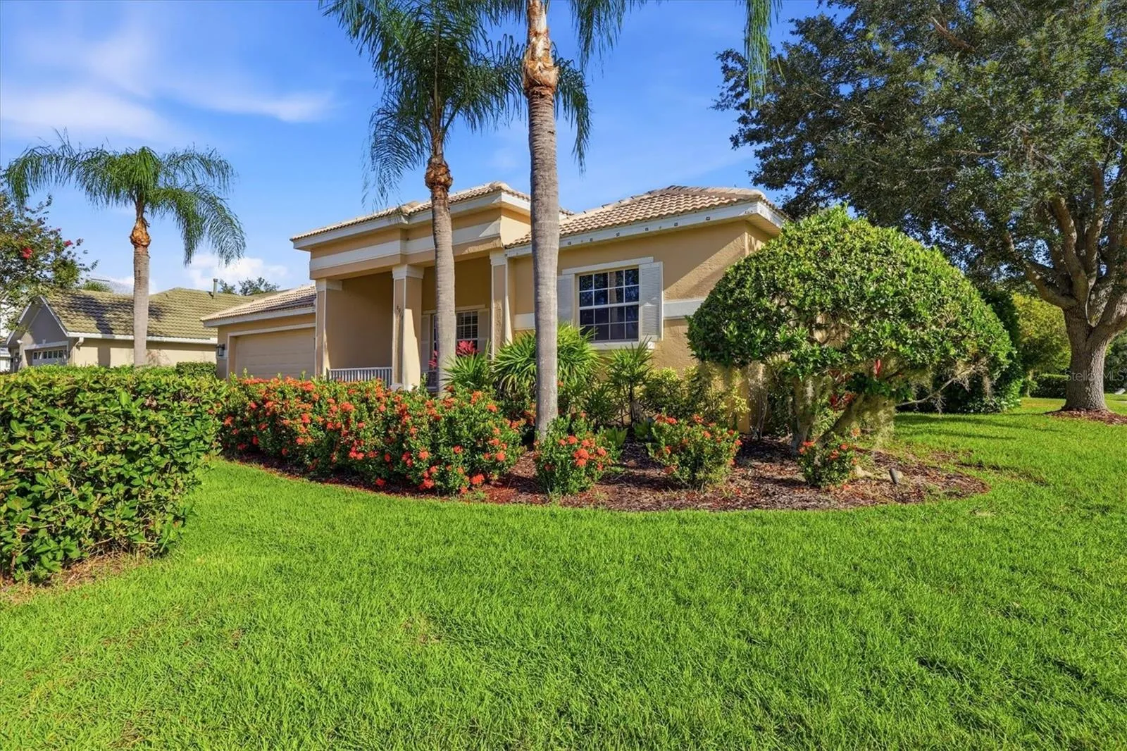 Corner lot in Beacon Cove