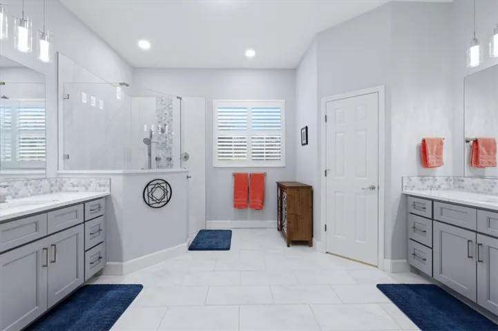 Primary bath dual vanities