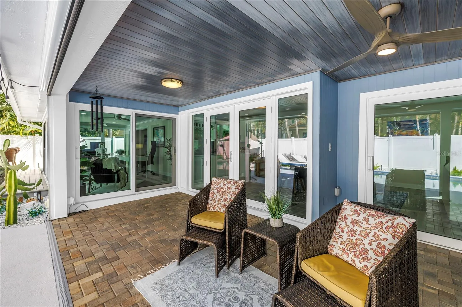 More relaxing space to enjoy your outdoor paradise.